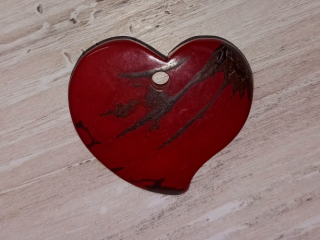 Tagua - srdíčko (designové, červené, kresba)