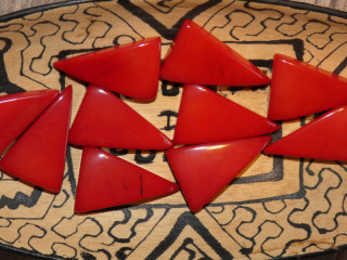 Tagua trojúhelník (skrz, červený)